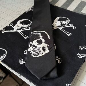 Skull Silk Tie and Handkerchief bundle!